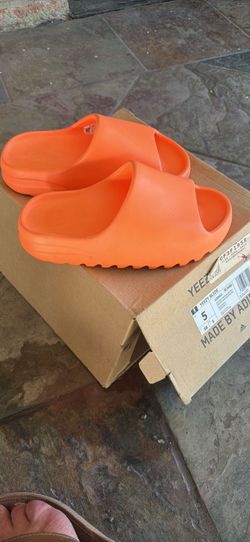 YEEZY SLIDE MADE BY ADIDAS!