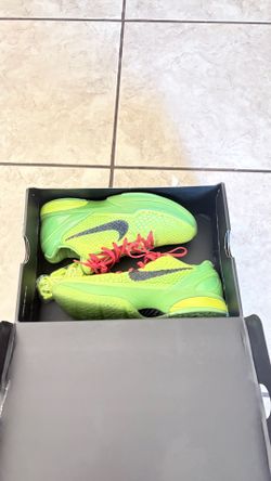 Kobe 6 Grinches Size 8(will negotiate price)