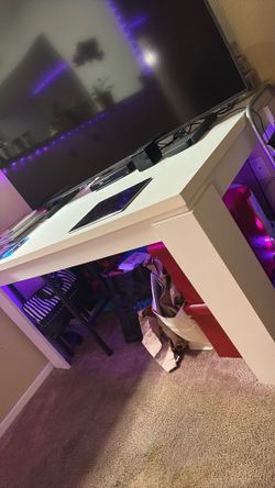 White Table pickup only