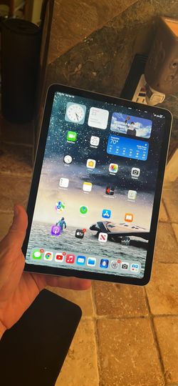 iPad Air 4th Generation (FREE Keyboard)