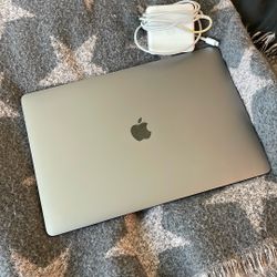 MacBook Pro 15” 2017/16GB RAM/Intel 7/Great Condition 