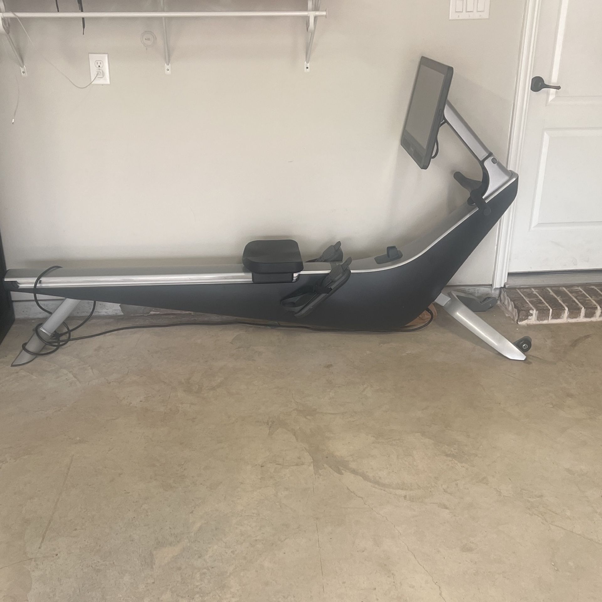 Hydrow - Smart Rowing Machine
