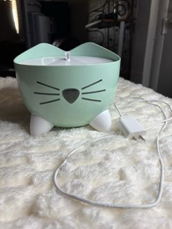 Pixi Cat water fountain bowl