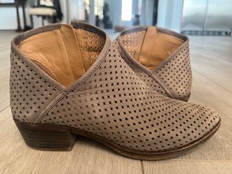 Lucky 🍀 Nordstrom Brooklyn Perforated Grey Suede Houndstooth Ankle Boots Shoes Size 7