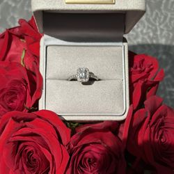 14 KT White Gold Diamond Ring. 