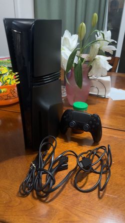 PS5 Pro Disc 2TB Bundle **Mint Condition **