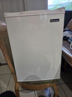 Magic chef mini refrigerator