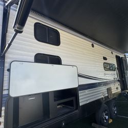 2023 Springdale Travel Trailer in Víctorville ca Clean title