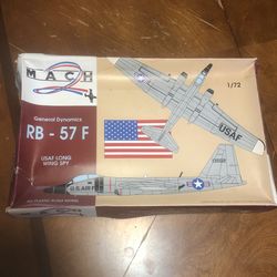 RB-57 General dynamics US Air Force airplane model aircraft Mach 2 1997
