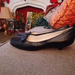 Preview 1 Inch Heel Black Dress Shoes. Fairly New. Size 11 Medium 