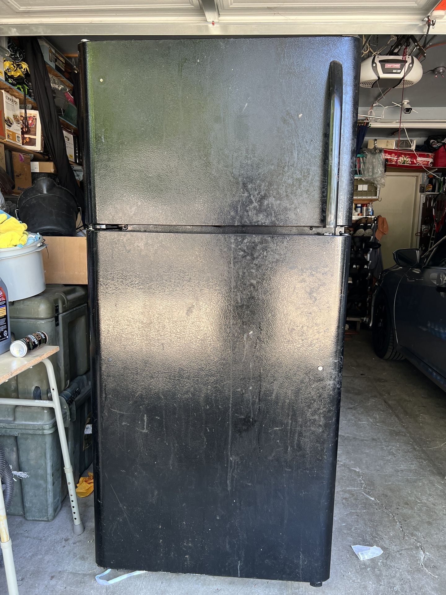 Frigidaire Top Freezer Refrigerator 18.2 Cu Ft