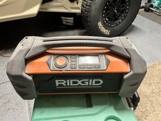 18V Hybrid Jobsite Radio with Bluetooth Wireless Technology