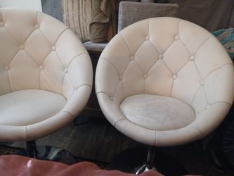 Modern tufted round back swivel chairs 360 degrees turn just need  just a little cleaning that's it