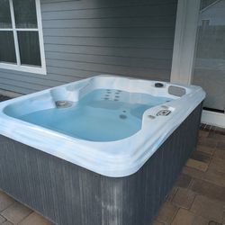 2022 Artesian Spa IRIS Hot Tub – Like New, 4-Person, 22 Jets - Jacksonville, FL
