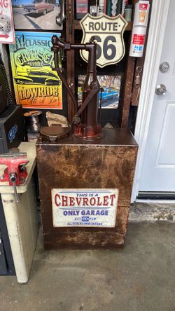 1920s -1930s oil pump