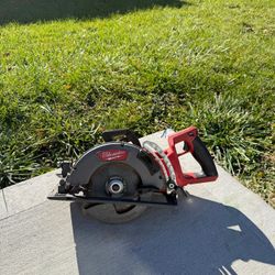 M18 FUEL 18V Lithium-Ion Cordless 7-1/4 in. Rear Handle Circular Saw (Tool-Only)