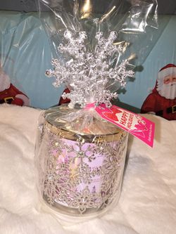 Strawberry Snowflake 3 Wick Candle