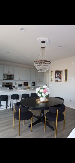 Modern Black & Gold Dining Set – Round Dining Table & Bouclé Chairs