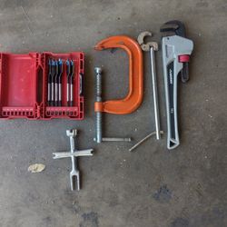 herramientas diferentes Ridgid,, pipe wrench y más 