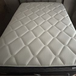 Like new full sized mattress