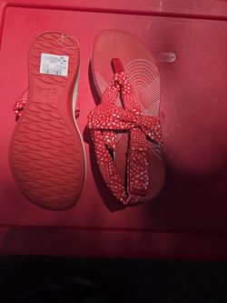 Clarks Cloudsteppers Women's Arla Nicole Slingback Thong Sandals.