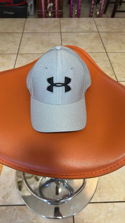UNDER ARMOUR Gray Baseball Classic Fit/Fitted Hat/Cap - Men's Size M/L