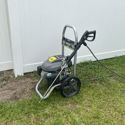 Powerful Gas Powerwasher Pressure Washer 2700 PSI 2.3 GPM