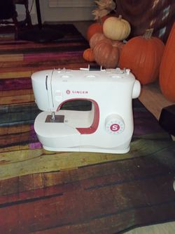 Singer Sewing Machine White and Red MX231
