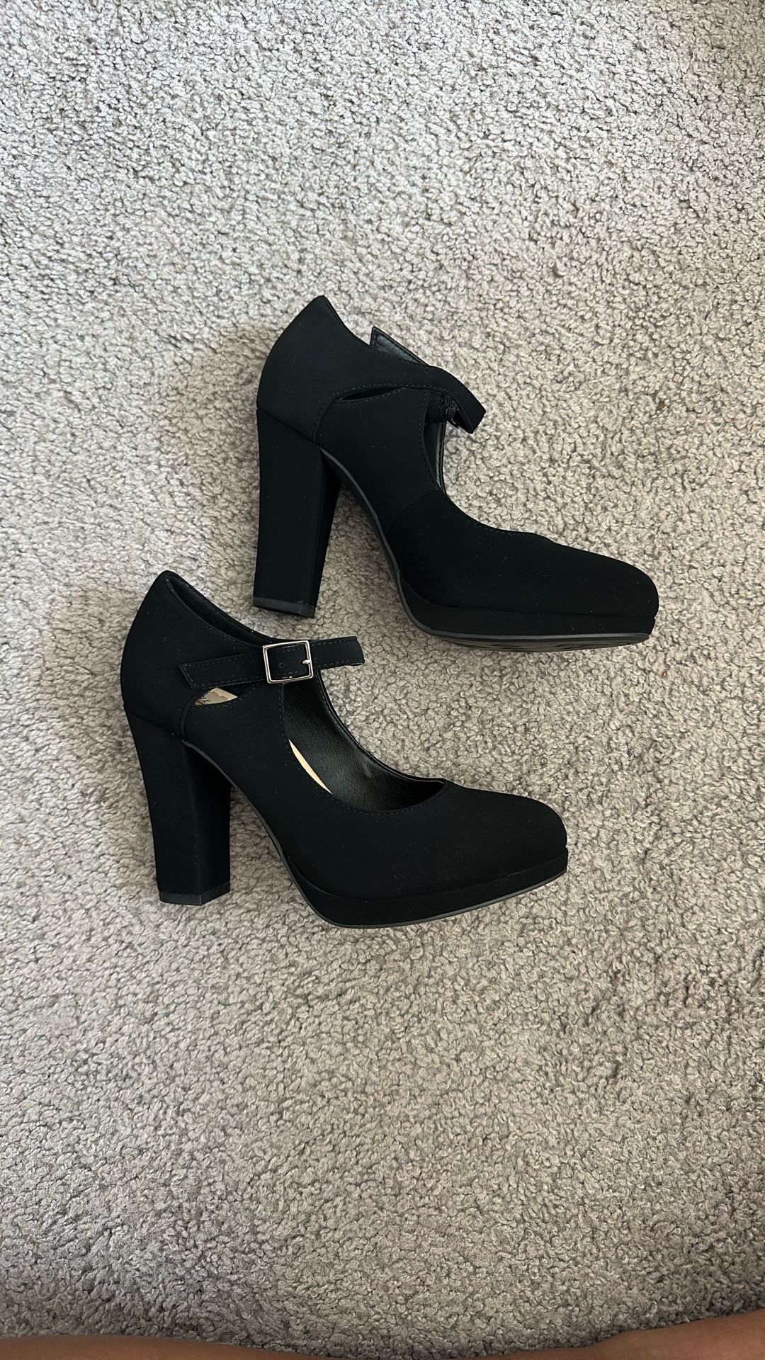 black comfort heels