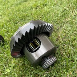 Eaton Posi Unit 28 Spline 8.5 Chevy Like New