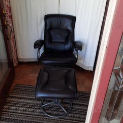 True Seating Concepts - Faux Leather Massaging Recliner with Ottoman - Black/Slate