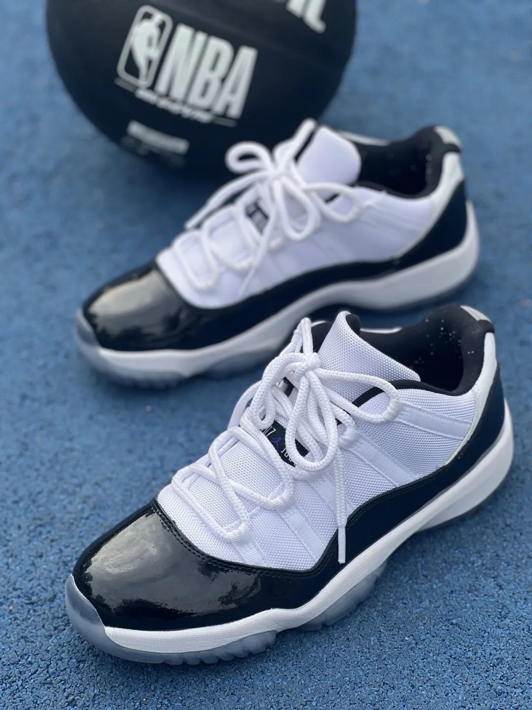 Men aj11 black white shoes