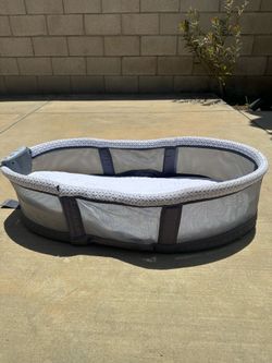 Traveling baby bed/basinet