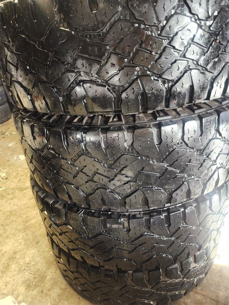 GOODYEAR 285 75 18 (TIRE SET)