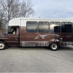 Ford Econoline E450 Super 15+ Passenger Shuttle 