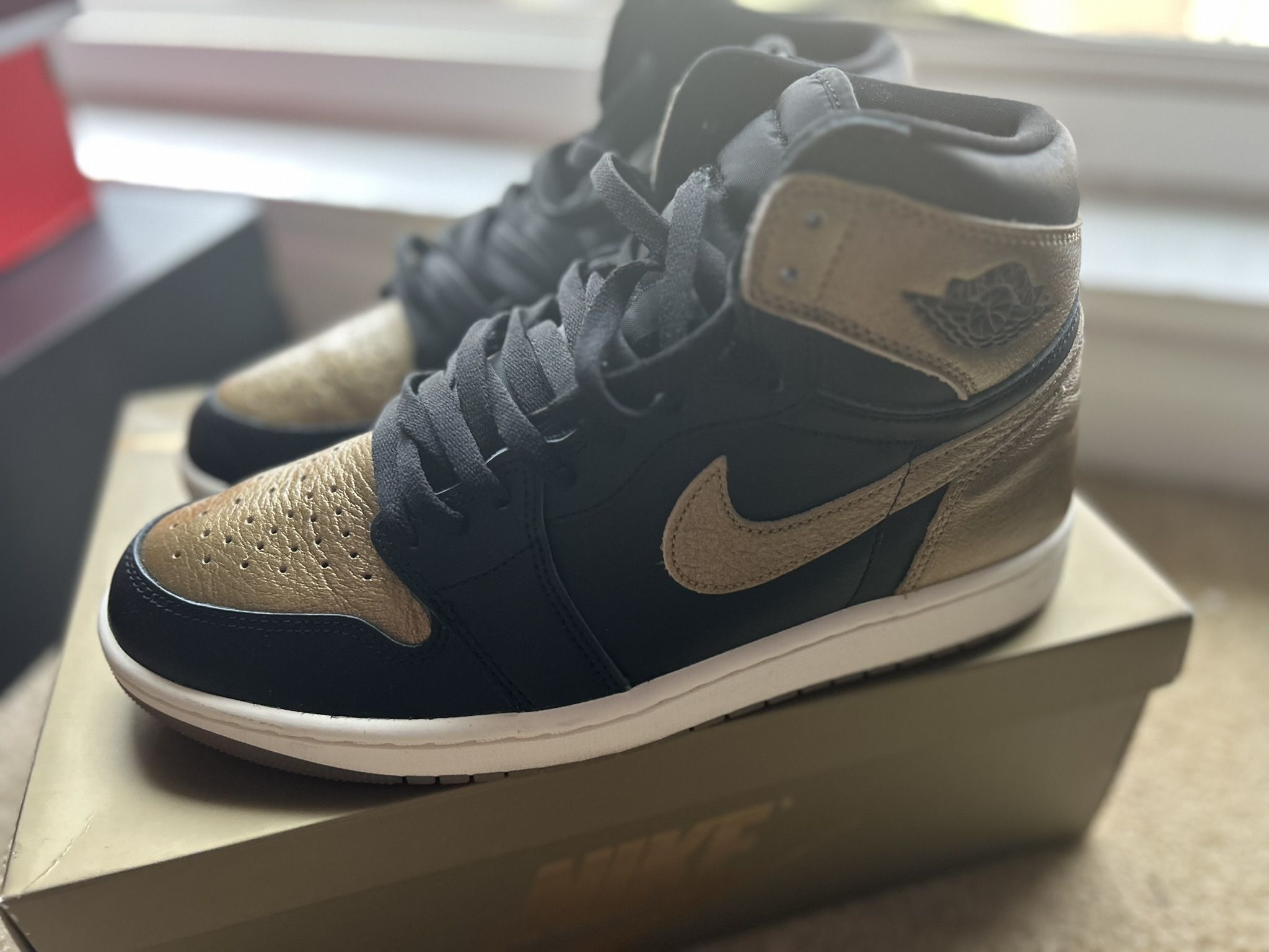 Black And Gold Jordan 1’s Men’s Size 10