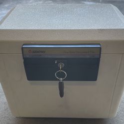  Safe / Sentry 2190 Fire Safe Security Safety Box Chest Lockbox 1 Key