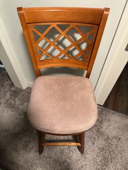Free 45” Swivel Wooden Bar Stool