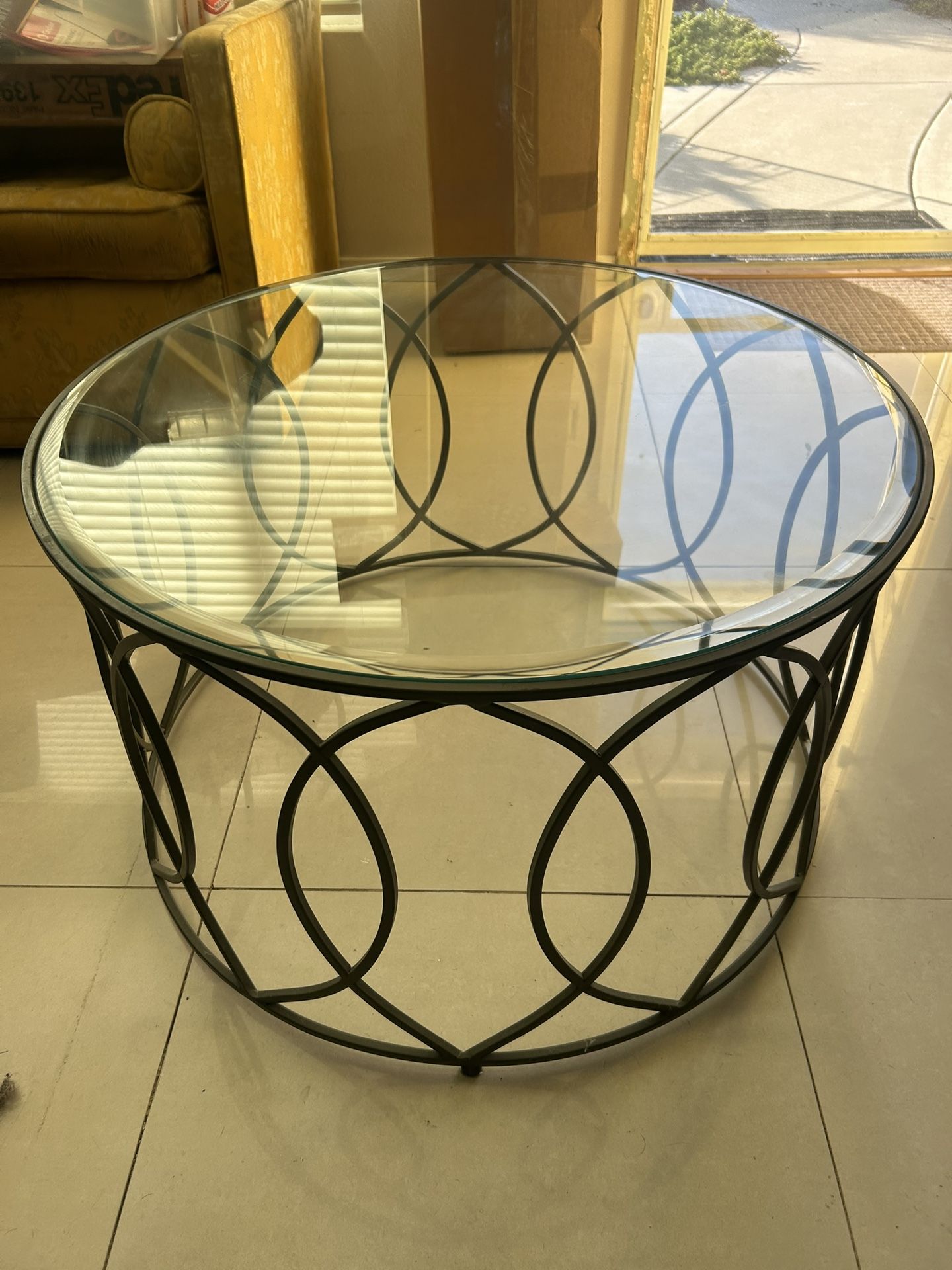 Elegant Round Glass Coffee Table EUC