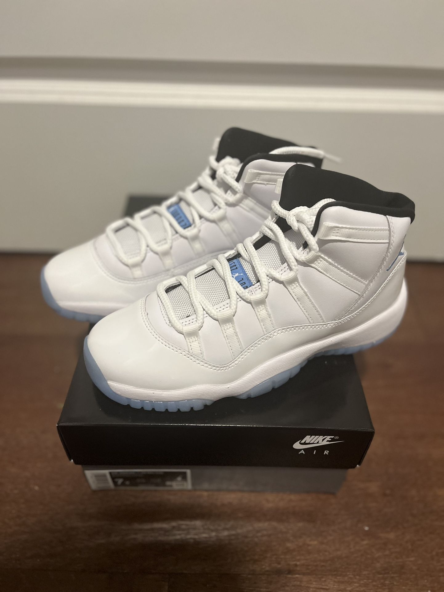 Jordan 11 Legend Blue - Size 7Y