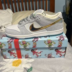 Dunk Low Snkrs (Sean Cliver) Special Box