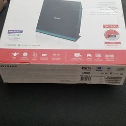 Wifi Router netgear  Ac1200 $25 Obo