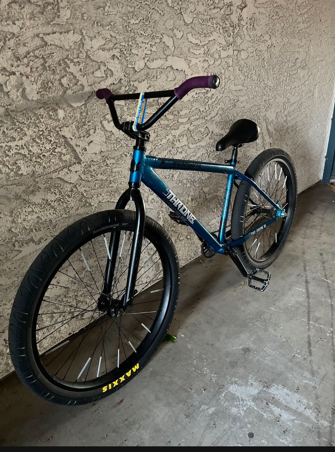 Throne 27.5 Read DESCRIPTION