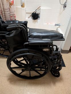 PRO BASICS WHEEL CHAIR