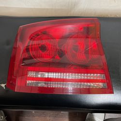 2008 Dodge Charger Rear Left Tail Light