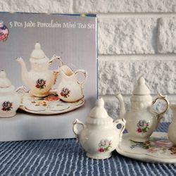 JADE PORCELAIN 5 PIECE MINI TEA SET BY THE TREASURY OF FANTASY 1997