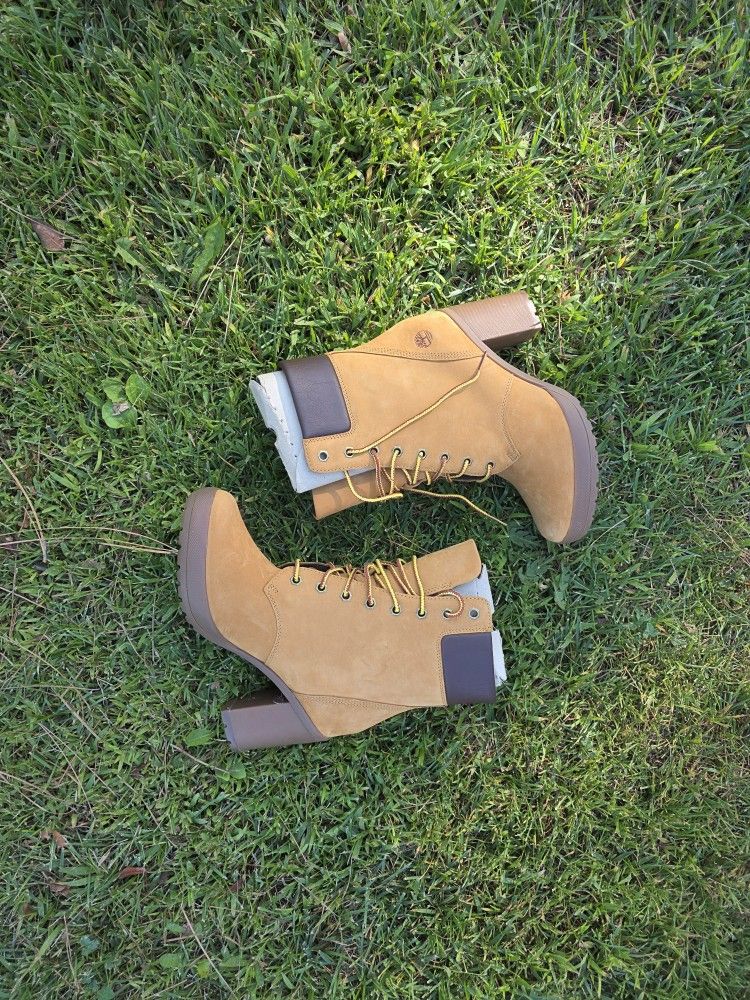 Woman's timberland heel size eight