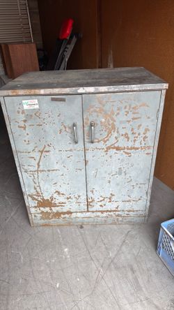 Free metal storage cabinet