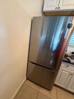 Midea Stainless Steel , almost new ,first person that brings $400 firm take it Costa Mesa