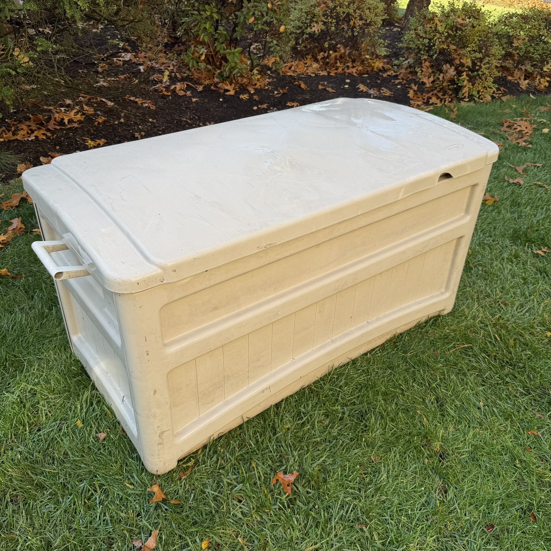 Suncast outdoor storage container